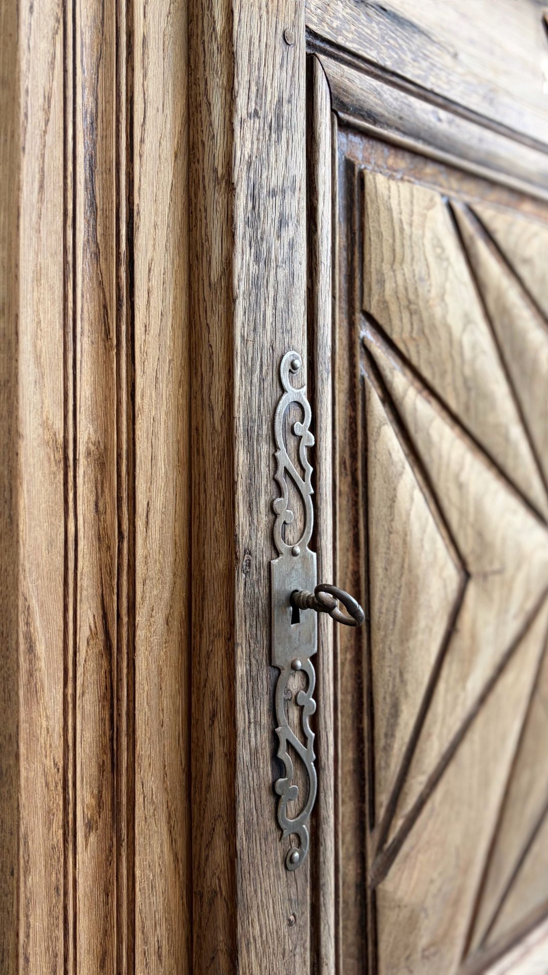 Aparador frances antiguo roble_detalle talla y herraje